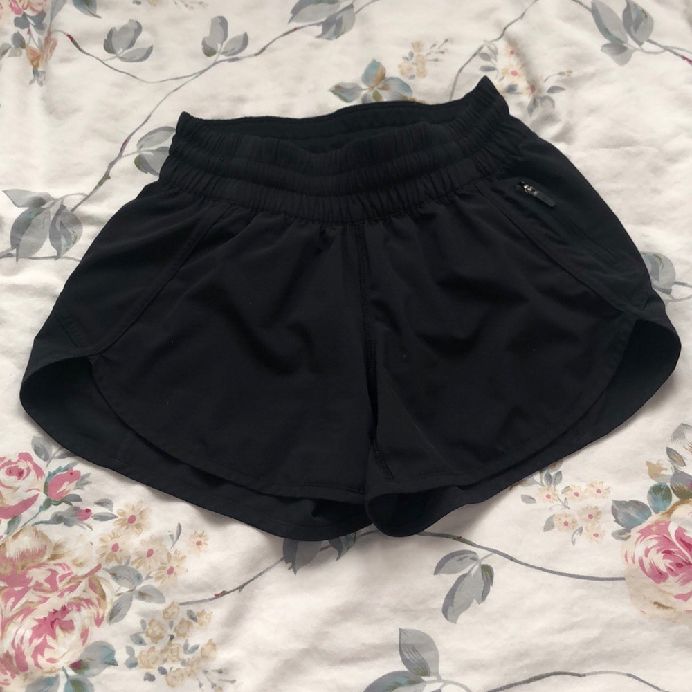Black lululemon Tracker Short V